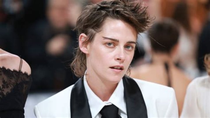 10 Ways Kristen Stewart Can Get Out Of Her Depression — Experts