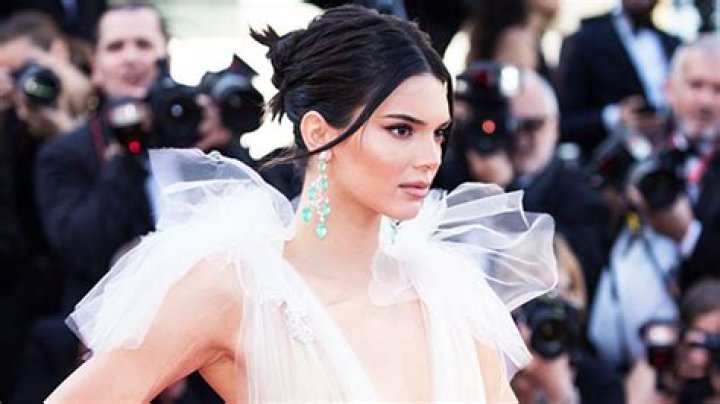 27 Celebs Slaying In Sexy Backless Dresses: Kendall Jenner, Beyonce & More