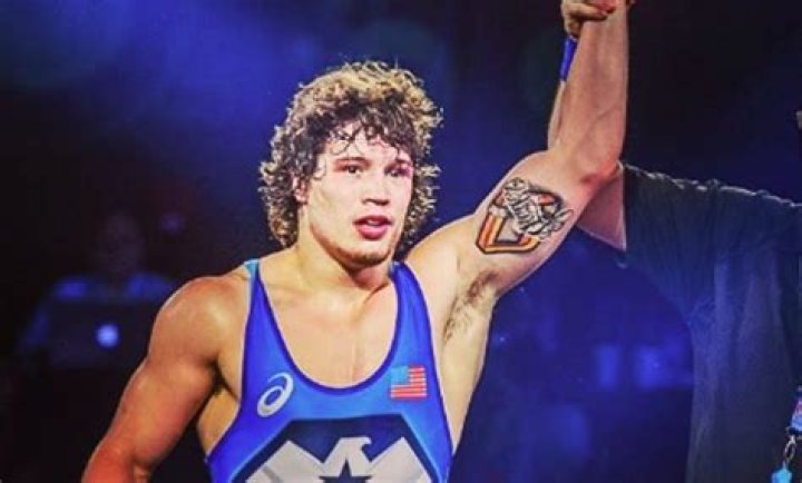 
Alex Dieringer Height, Weight, Net Worth, Age, Birthday, Wikipedia, Who, Nationality, Biography 