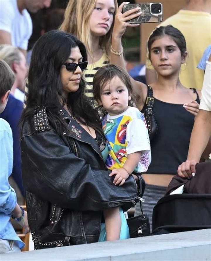 Amelia Hamlin, 19, Hangs With Scott Disick’s Daughter Penelope, 8, On Shopping Trip — Pics
