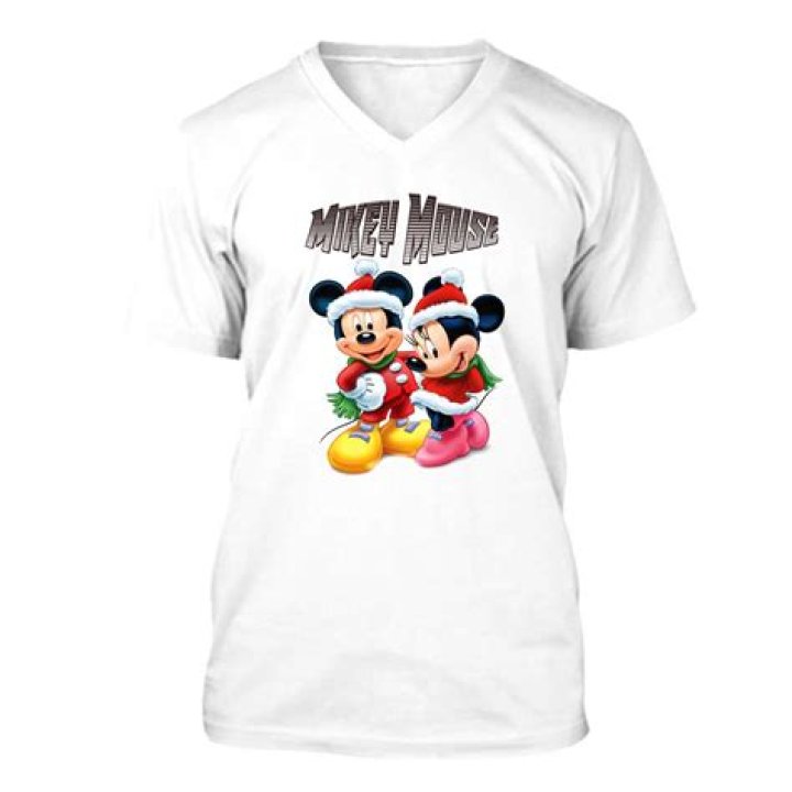 Ariel Winter Goes Makeup-Free & Rocks Mickey Mouse T-Shirt & Jeans — Pic