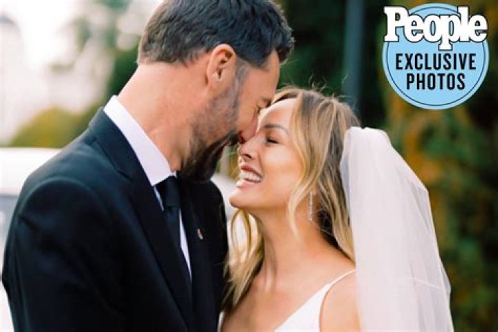 ‘Bachelor’ Vet Weds Ryan Dawkins – Hollywood Life