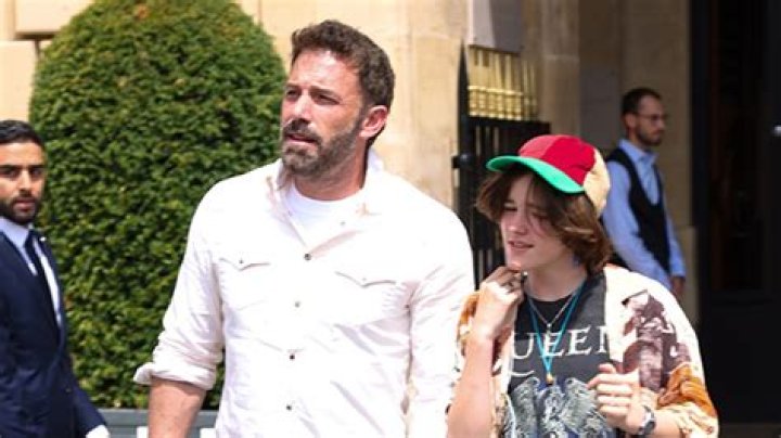 Ben Affleck & Jennifer Garner’s Child Seraphina, 15, Shows Off New Pink Hair Makeover: Photos