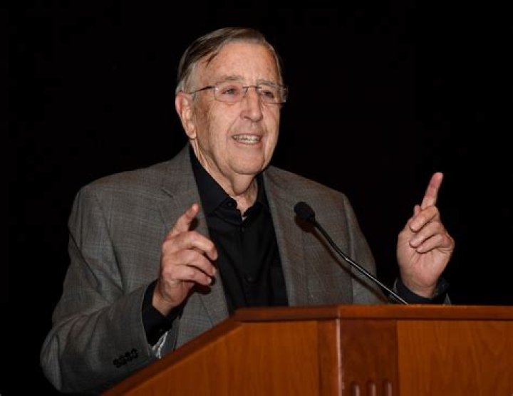 Brent Musburger, Salary, Rockey II, Net Worth, Reporting Career, Married, Wife, Children, Facts