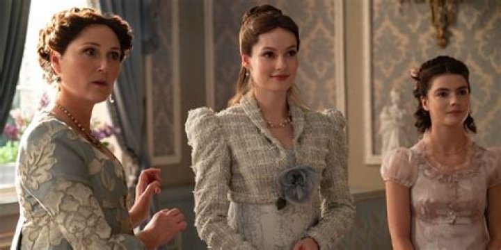 
‘Bridgerton’ Newcomer Hannah Dodd Talks Taking Over The Role Of Francesca 
