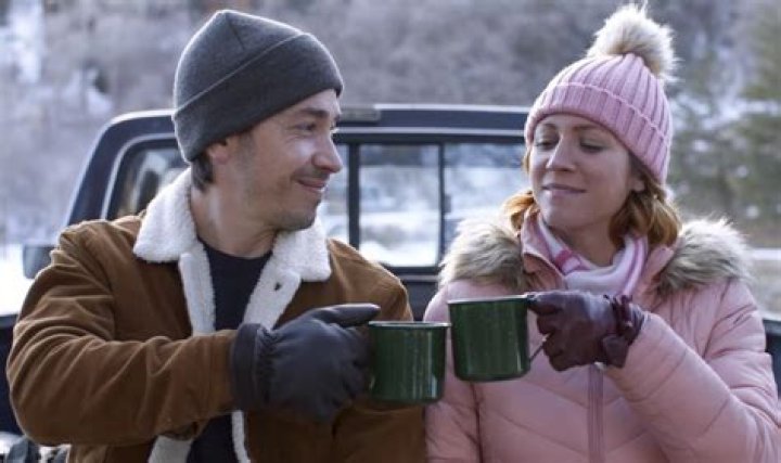 Brittany Snow and Justin Long Charm in Hilarious ‘Christmas with the Campbells’ Trailer