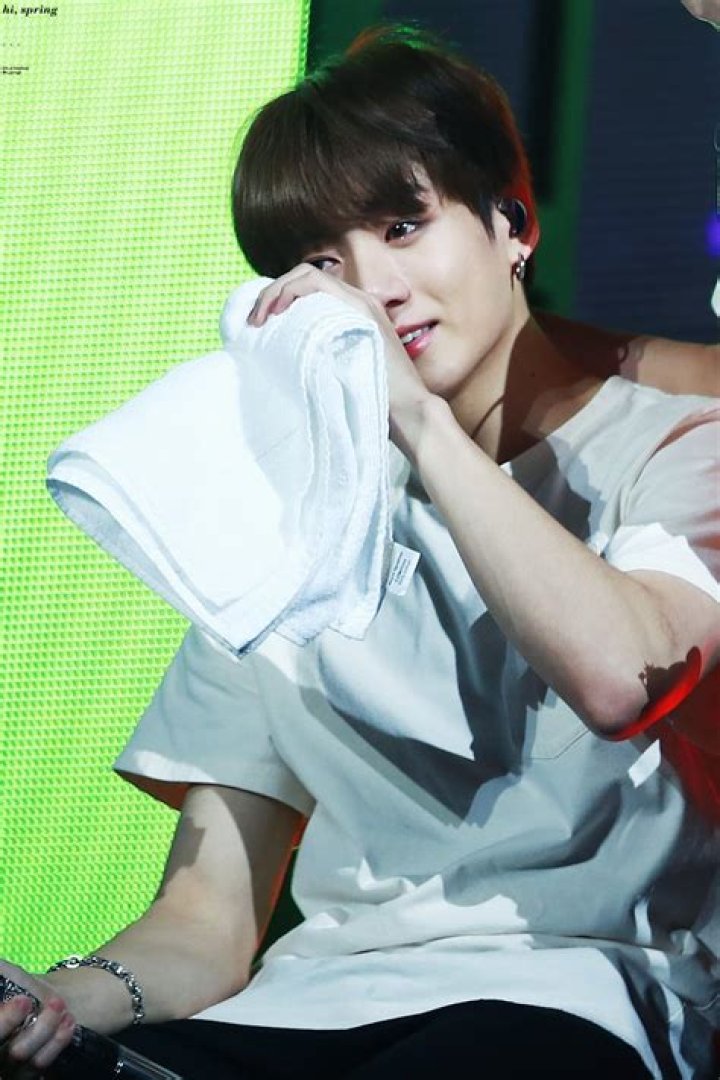 BTS’ Jungkook Breaks Down In Tears After Injury Forces Him To Perform Sitting Down