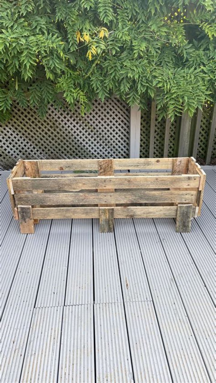 Can I paint pallet wood?