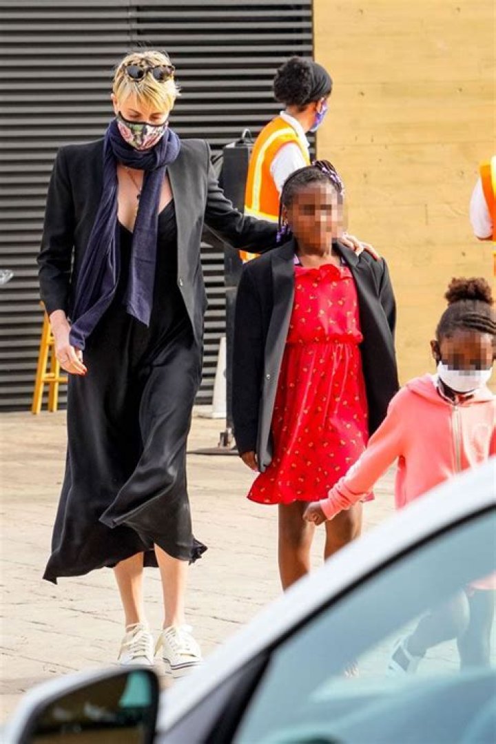 Charlize Theron Skis With Adorable Daughters Jackson, 9, & August, 6: ‘Merry Christmas’ — Photos