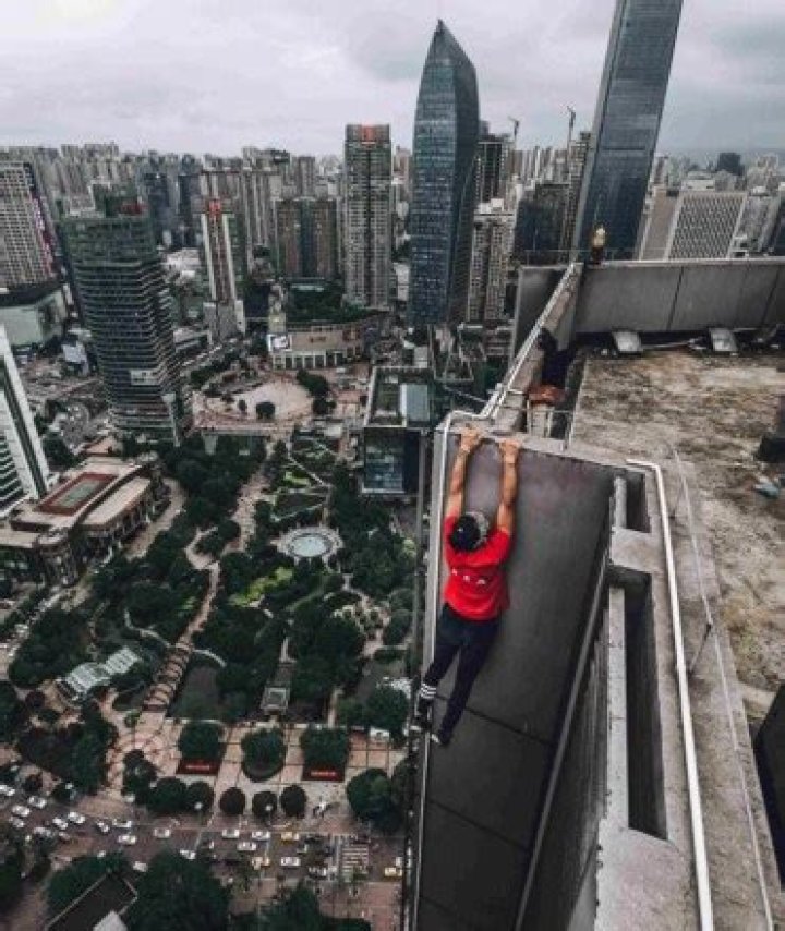 Chinese Rooftopper Falls To Death During Scary Stunt – Hollywood Life