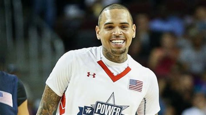 Chris Brown Looks Like He Smokes Up At NBA Basketball Game — Video – Hollywood Life