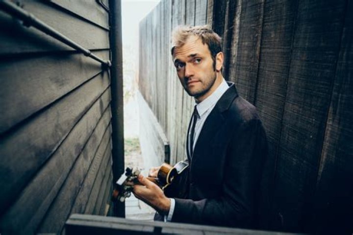 Chris Thile - Bio, Age, net worth, Wiki, Facts and Family