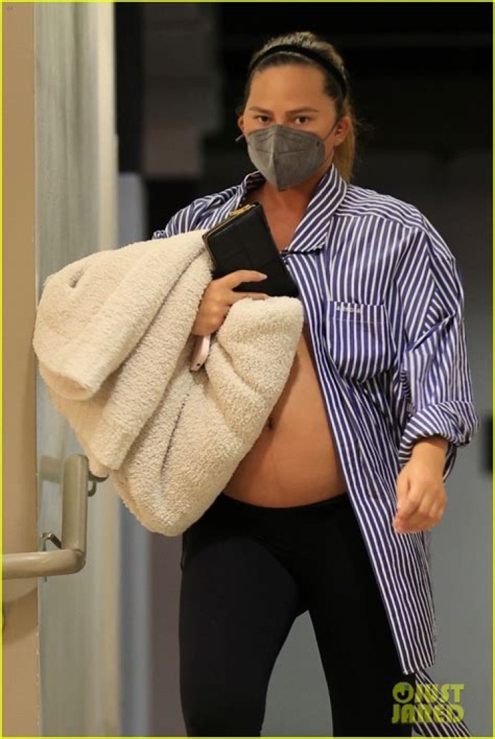Chrissy Teigen Bares Baby Bump In Black Crop Top For Family Movie Date: Photo