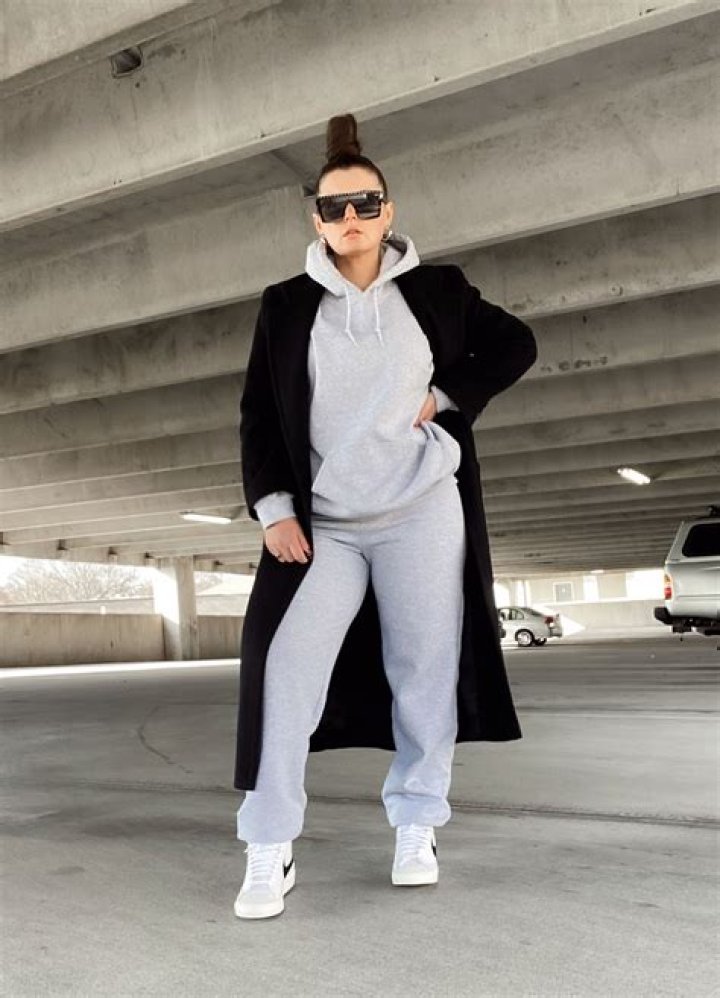 Cozy Hoodies & Sweatpants That Women Love Even More Than Everlane’s In Reviews