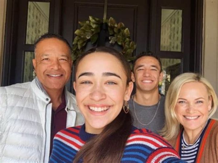 
Dave Roberts is Married to Wife: Tricia Roberts. Kids. 