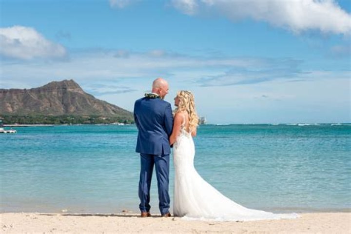 Do you need a permit to get married on the beach in Maui?