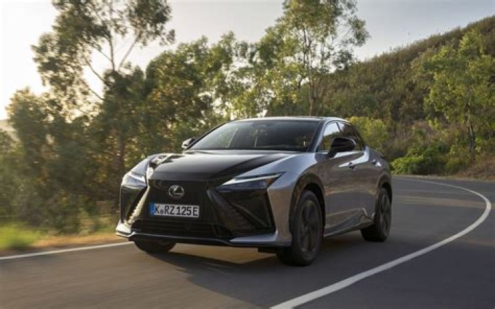 Does the Lexus RC come in manual?