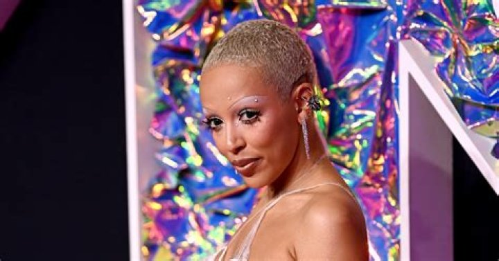 Doja Cat Rocks Spider Web Dress at the 2023 MTV VMAs: Photos – Hollywood Life