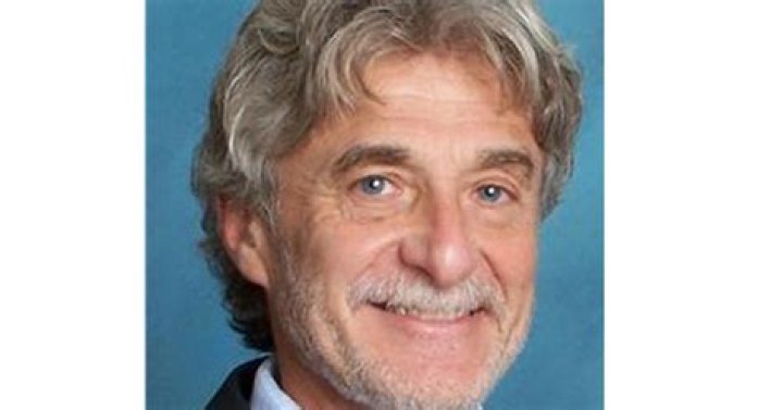 
Dr Robert Neulander Height, Weight, Net Worth, Age, Birthday, Wikipedia, Who, Nationality, Biography 