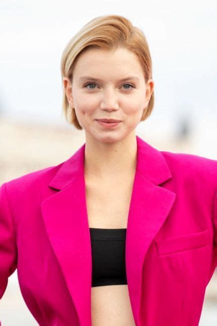 
Eden Ducourant Height, Weight, Net Worth, Age, Birthday, Wikipedia, Who, Nationality, Biography 