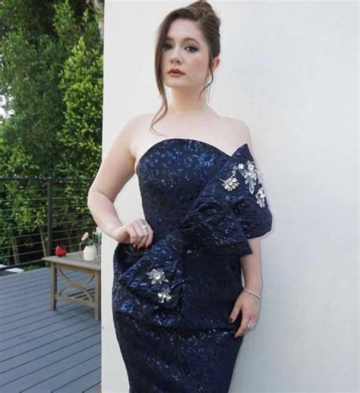 Emma Kenney Height, Weight, Net Worth, Age, Birthday, Wikipedia, Who, Nationality, Biography