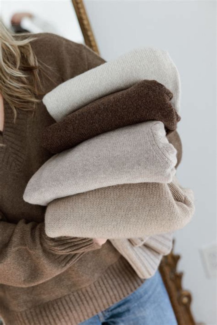 EXCLUSIVE! Mary-Kate & Ashley Olsen Go Spinning In Cashmere Sweaters!