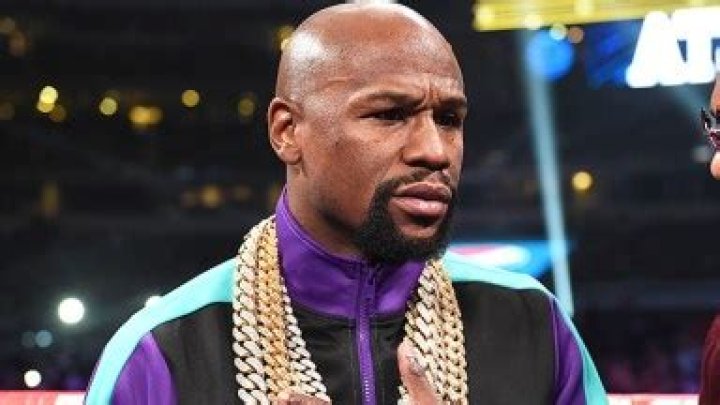 Floyd Mayweather Falls At Charity Basketball Game — Watch – Hollywood Life