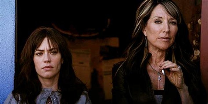Gemma Kills Tara — Season Finale Recap – Hollywood Life