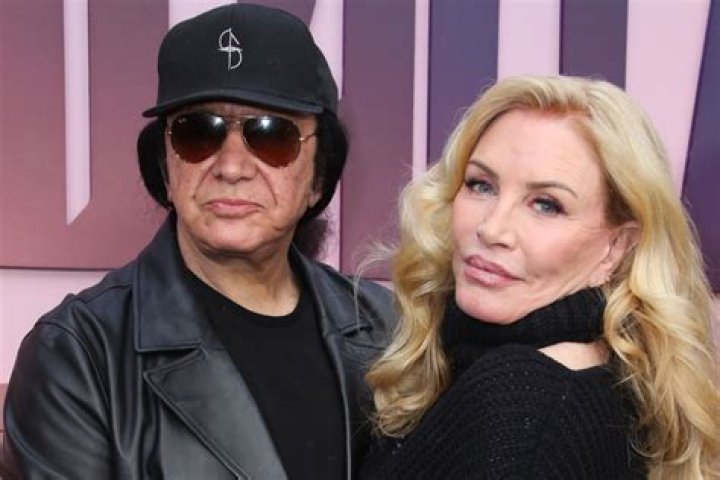 Gene Simmons & Wife Shannon Tweed Shop For Groceries In L.A. – Hollywood Life