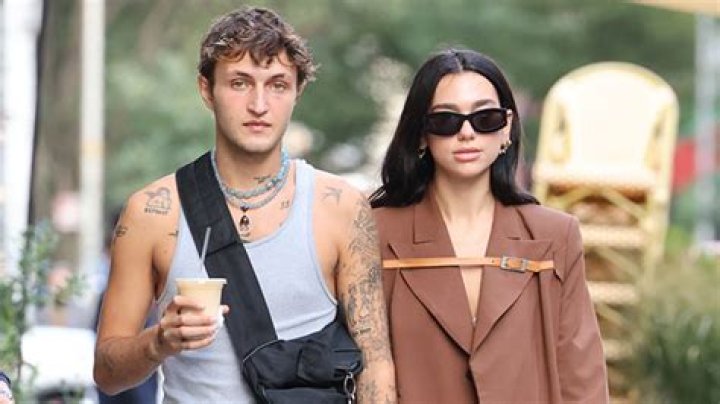 Gigi & Bella Hadid’s Reaction To Anwar & Dua Lipa’s Breakup – Hollywood Life