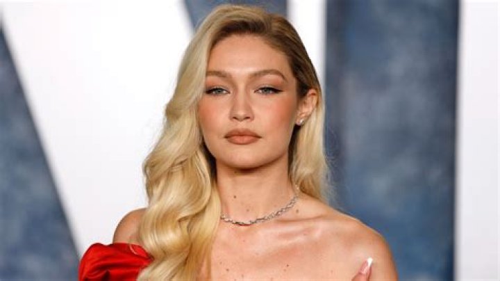 Gigi Hadid’s Curly Hair — Copy Her Victoria’s Secret Waves – Hollywood Life
