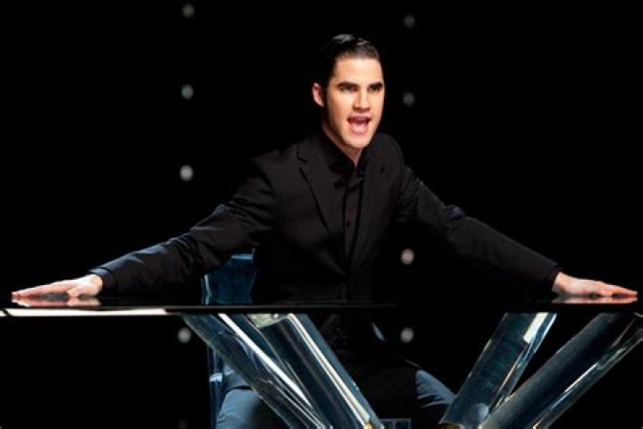 Glee Recap — Season 3 Episode 17 — Kurt Cheats On Blaine – Hollywood Life