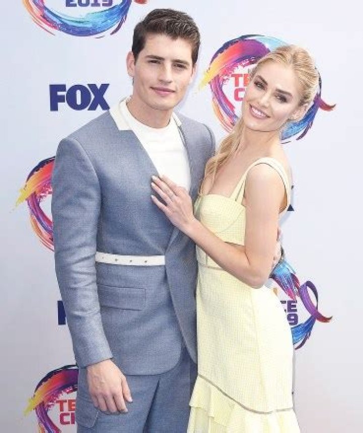 Gregg Sulkin Reveals How GF Michelle Randolph Helped With Gridlock – Hollywood Life