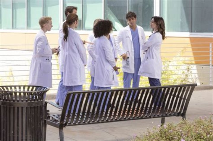 
‘Grey’s Anatomy’: Caterina Scorsone Details How Ellen Pompeo’s Absence Will Work in Season 19 