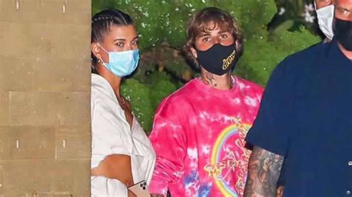 Hailey Baldwin Rocks Short Shorts & Crop Top For Romantic Dinner Date With Justin Bieber