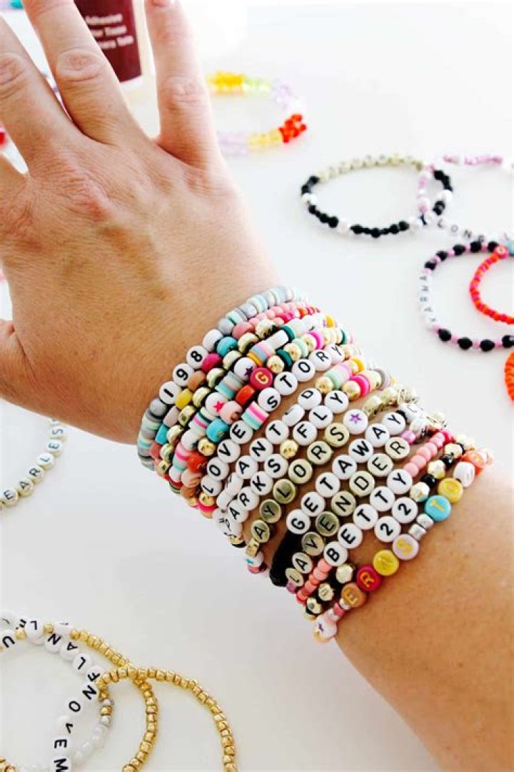 How do you make bangles with beads?