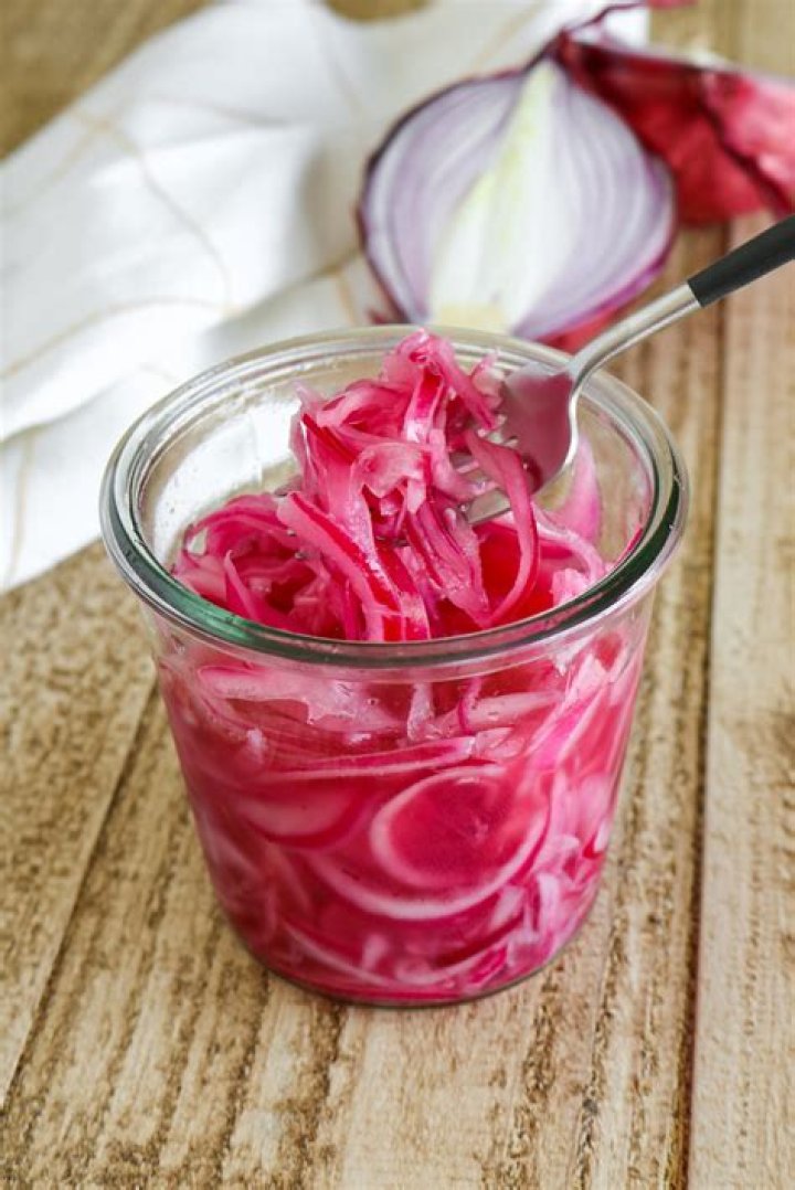 How do you soften red onions for salad?