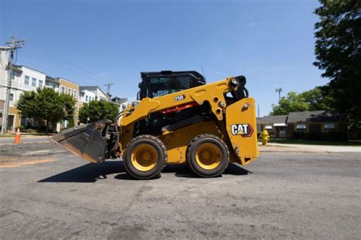 How much can a caterpillar lift?
