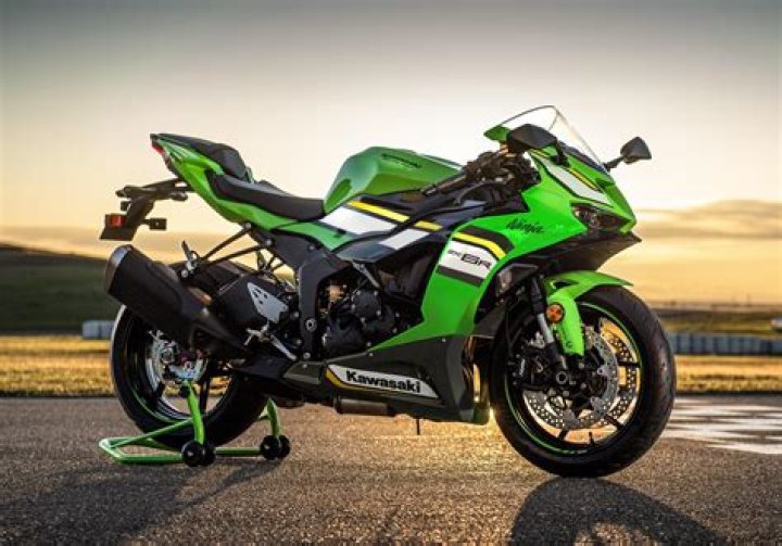 How much does a BA XR6 weight?