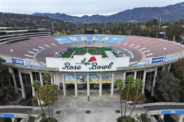 How much does it cost to be a vendor at Rose Bowl?