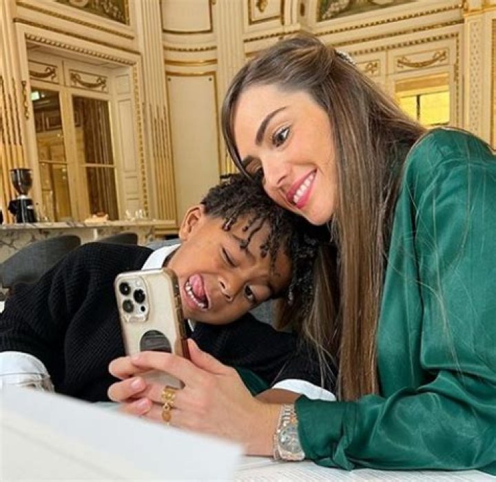 Idrissa Gueye Bio, Salary, Net Worth, Wiki, Stats, Wife, Children, Parents, Family, Instagram, FIFA 22, Contract, Transfer, Market Value