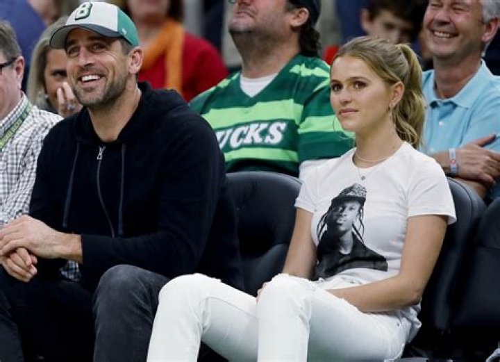 
Is Aaron Rodger Married or Dating? His Wiki, Age, Wife and Net worth 