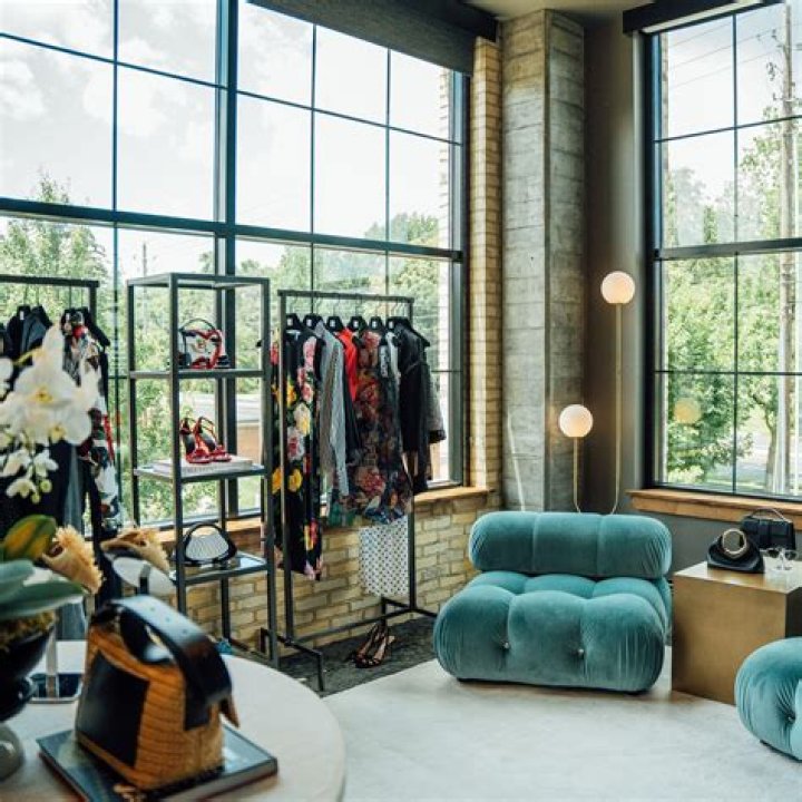 Is Avenue stores still online?