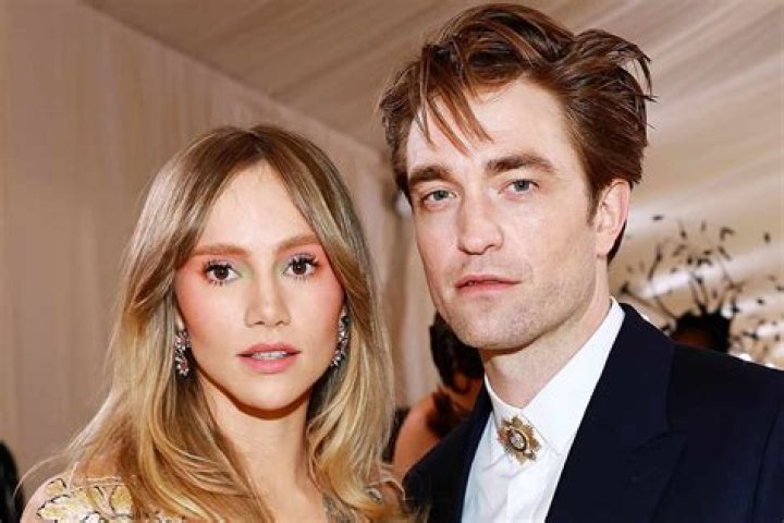 
Is Benjamin Patterson married to ex-wife? or has an ex-girlfriend? 