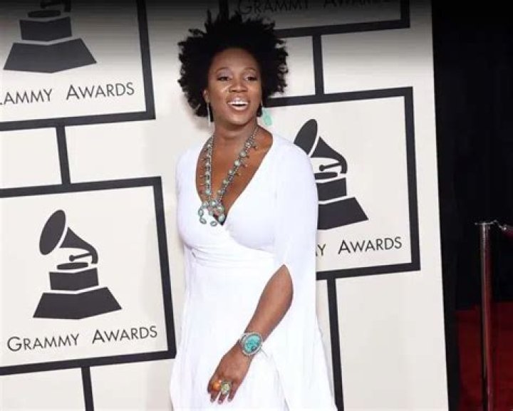 Is India Arie Married? Her Bio, Age, Husband, Father, Family and Net worth