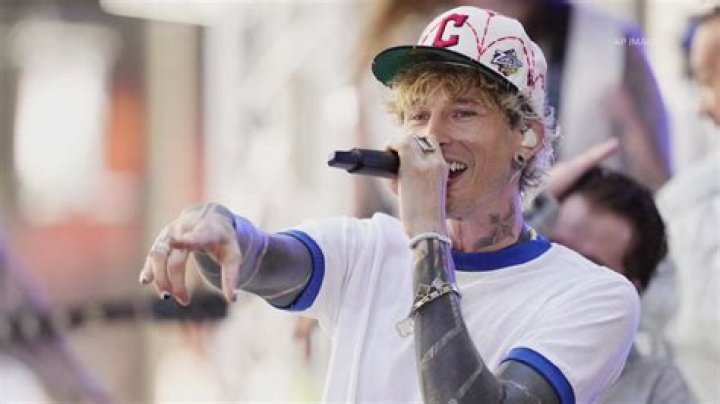 Is MGK touring in 2021?