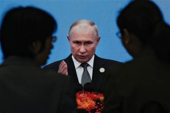 
Is Putin Sick and Retiring? Puffy Face & Distance From His Employees Raises Questions Among People 