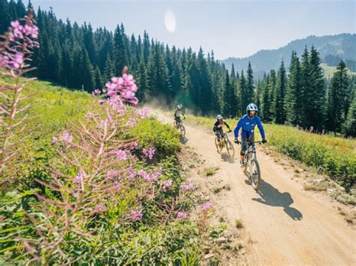 Is Stevens Pass open in the summer?