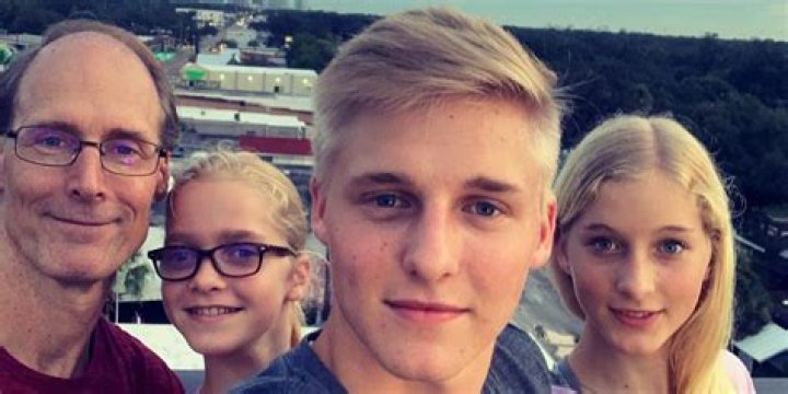 Isaac Plath (webvideostar) - Wikipedia, Age, Net Worth, Biography , Spotify, TikTok, Facebook, Facts and Family