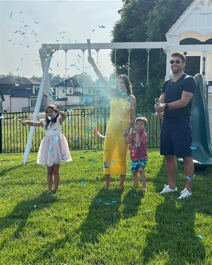 Jana Kramer Reveals How She’s ‘Embraced’ Quarantine & Why She Allows Herself A Few ‘Mom Cries’